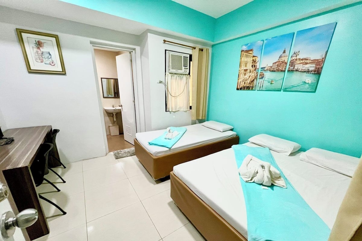Standard Triple Room | Desk, laptop workspace, soundproofing, free WiFi