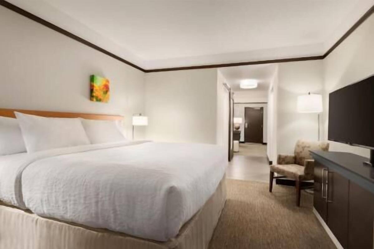 In-room safe, free cribs/infant beds, free WiFi, bed sheets