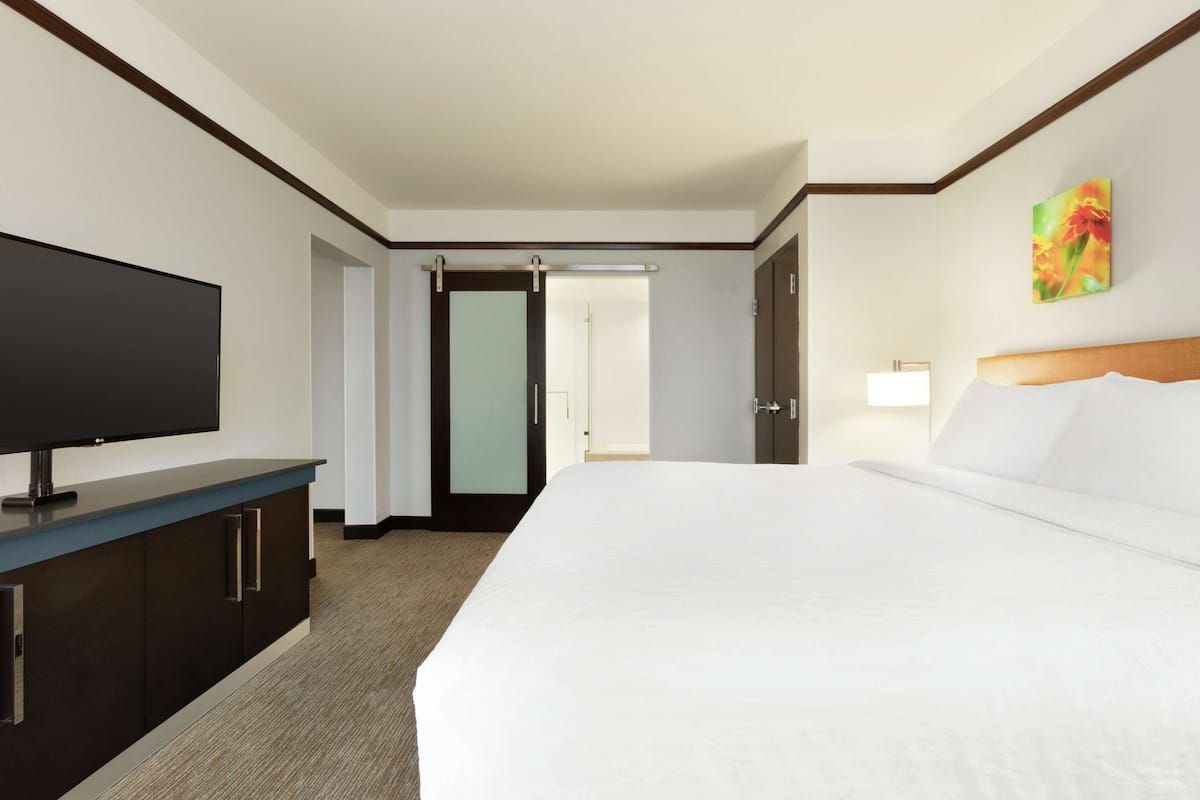 In-room safe, free cribs/infant beds, free WiFi, bed sheets