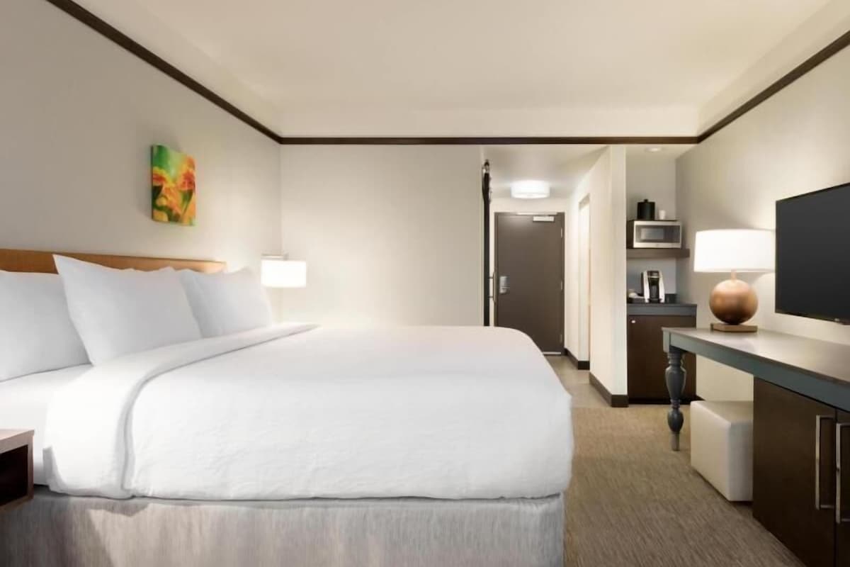 In-room safe, cribs (free), WiFi (free), bed sheets