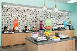 Free daily buffet breakfast  - Hampton Inn & Suites Santa Monica (Santa Monica)