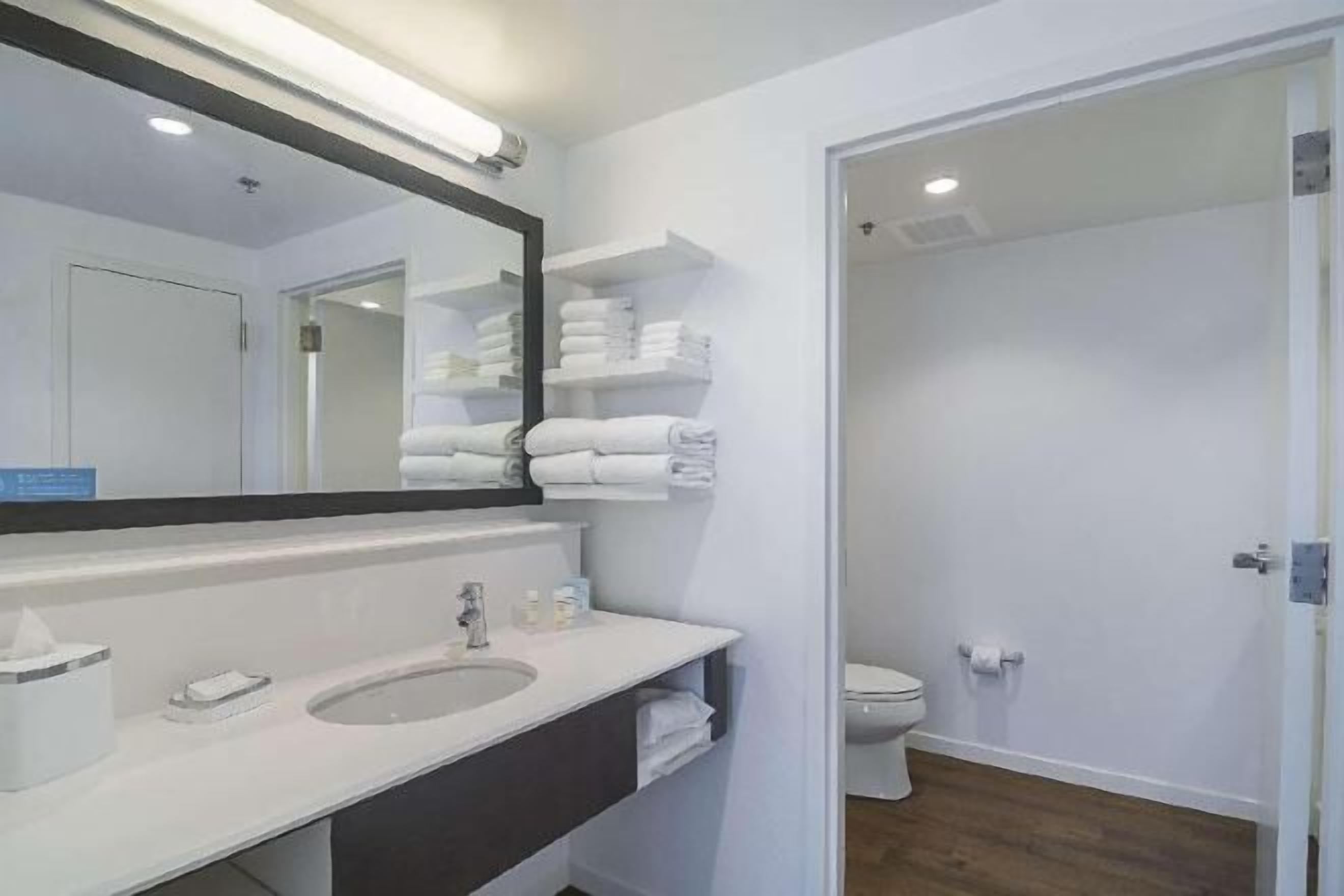 Baño | Amenidades de baño gratuitas, secadora de cabello, toallas 