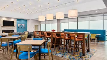 Sudah termasuk sarapan prasmanan setiap hari