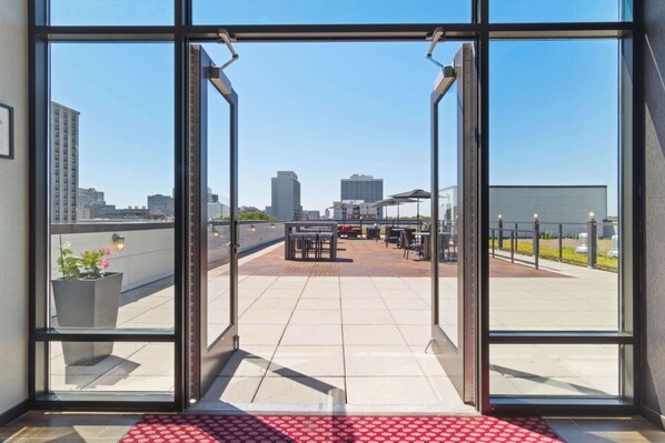 Rooftop terrace - Hampton Inn Chicago North-Loyola Station (Chicago)