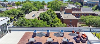 Hampton Inn Chicago North-Loyola Station
