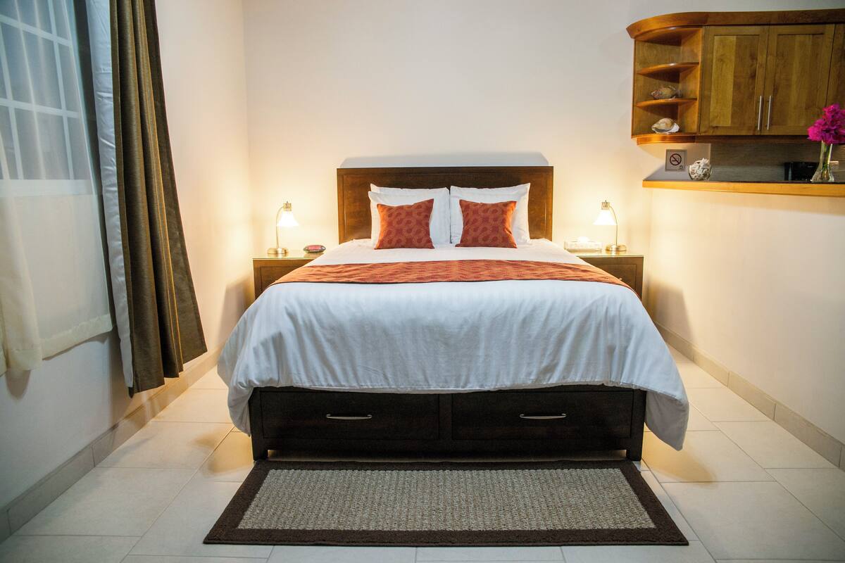 2 bedrooms, premium bedding, down duvets, in-room safe
