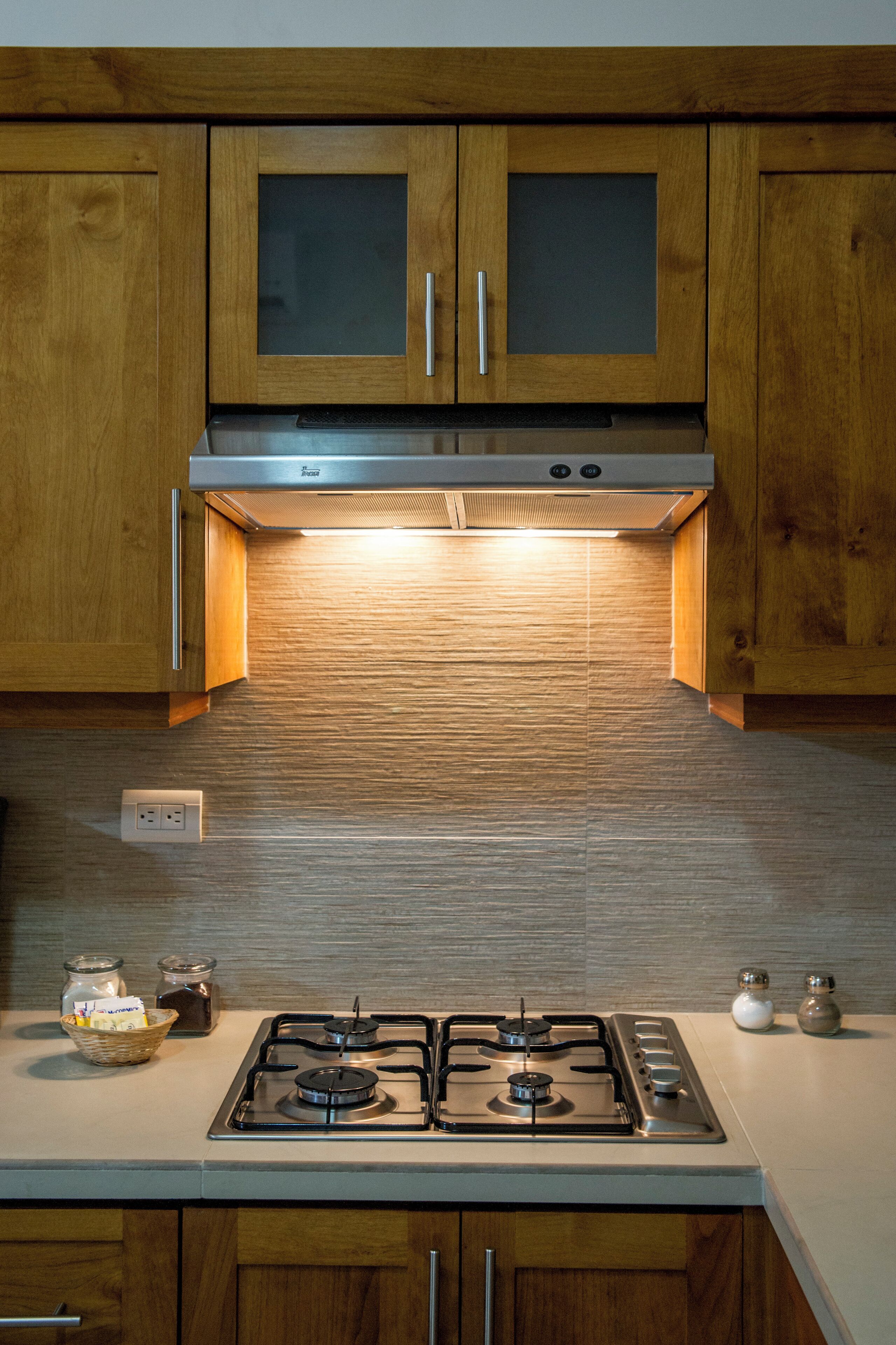 Comfort Studio, 1 Queen Bed, Kitchen, City View | Private kitchen | Full-size fridge, microwave, stovetop, coffee/tea maker