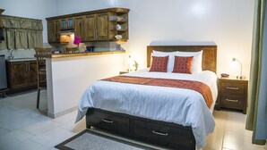 Premium bedding, down comforters, in-room safe, desk - Bugambilias Suites (Loreto)