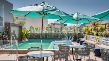 Outdoor pool, pool umbrellas, sun loungers