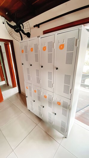 Phòng tập thể cơ bản, quang cảnh vườn | Truy cập Internet không dây miễn phí, bộ trải giường 