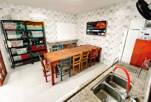 Oven, toaster, blender, toaster oven - Sagui Hostel (Florianópolis)