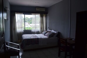 Standaard kamer | Een bureau