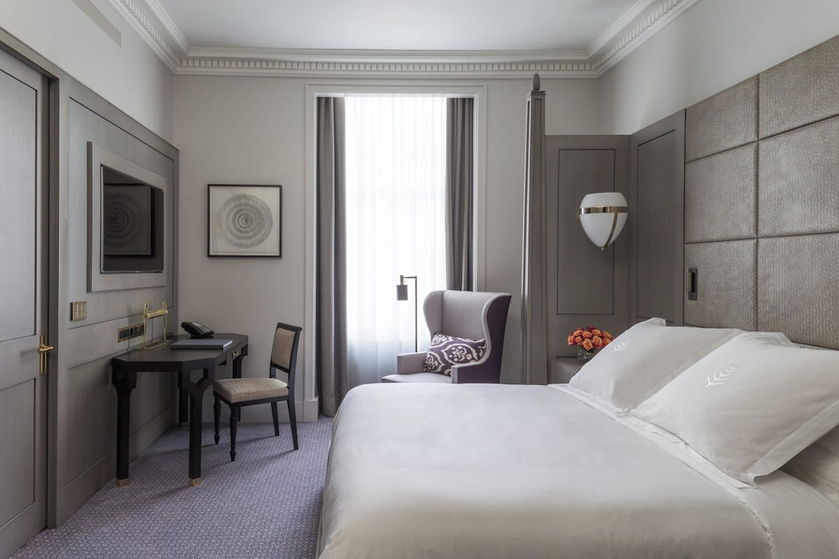 Chambre Supérieure, 1 très grand lit | 1 chambre, minibar, coffres-forts dans les chambres, bureau