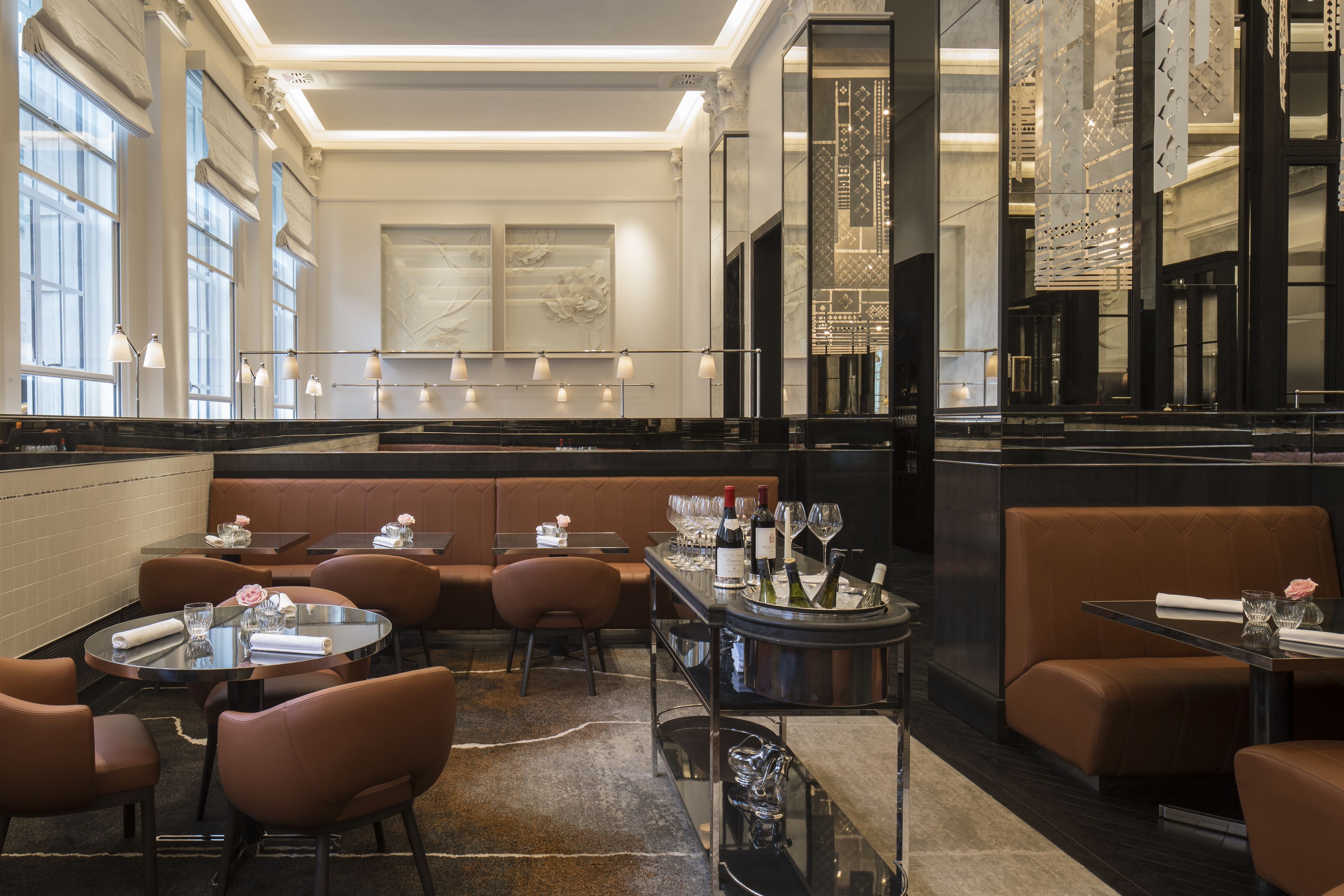 3 restaurants, breakfast, lunch, dinner served; international cuisine