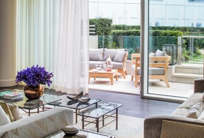Suite Royal (Garden) | Minibar, caja de seguridad en la habitación, escritorio y wifi gratis 