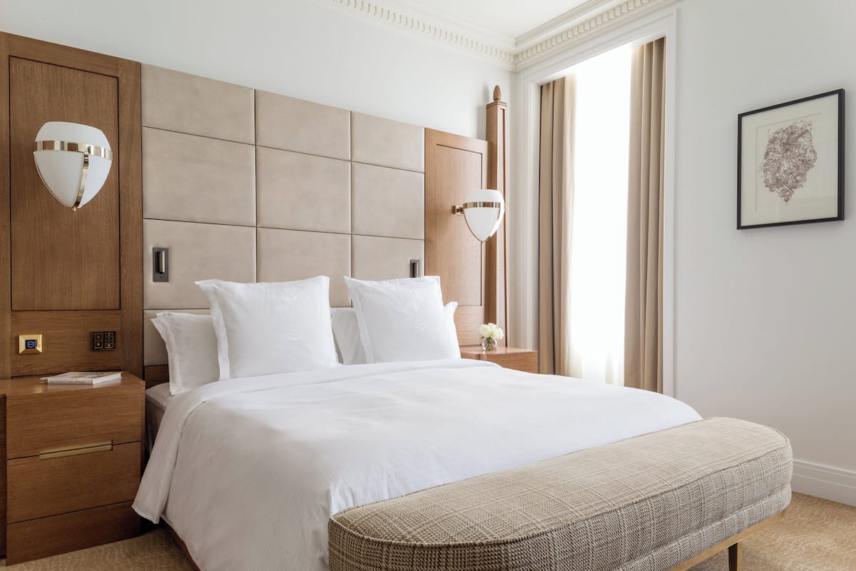 Phòng Deluxe, 1 giường cỡ king | Minibar, két bảo mật tại phòng, bàn 