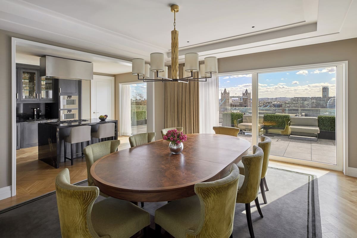 Phòng, 3 phòng ngủ (Panoramic View, Hotel Residence) | Minibar, két bảo mật tại phòng, bàn 
