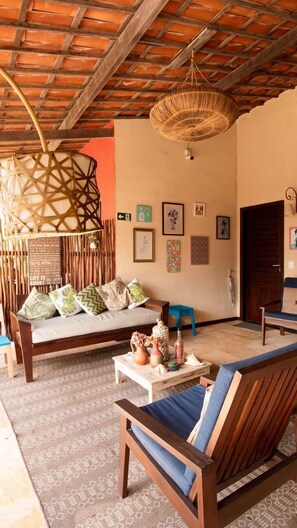 Een 32-inch televisie met satellietzenders