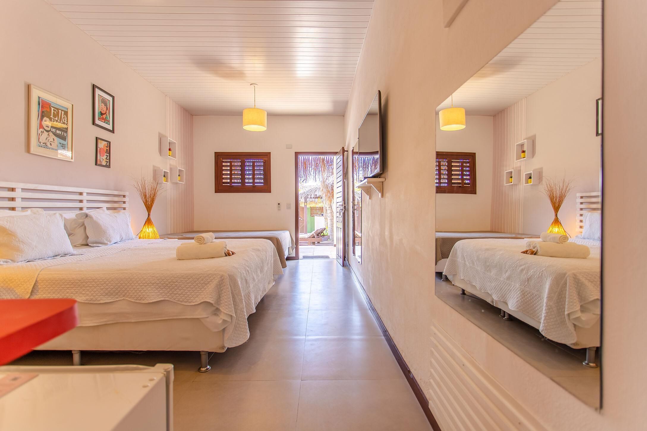 Minibar, individually decorated, free WiFi, bed sheets