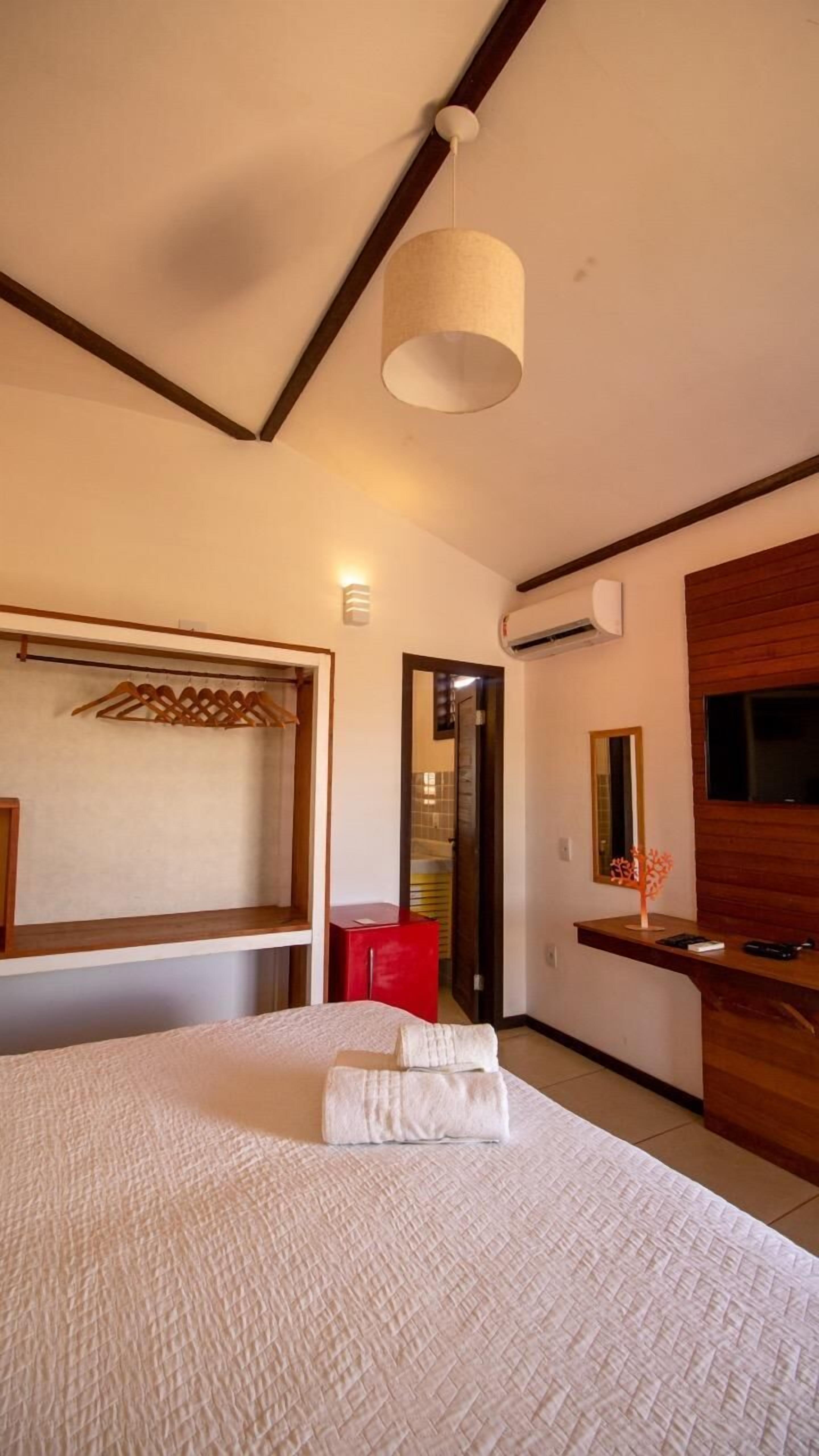 Minibar, individually decorated, free WiFi, bed sheets