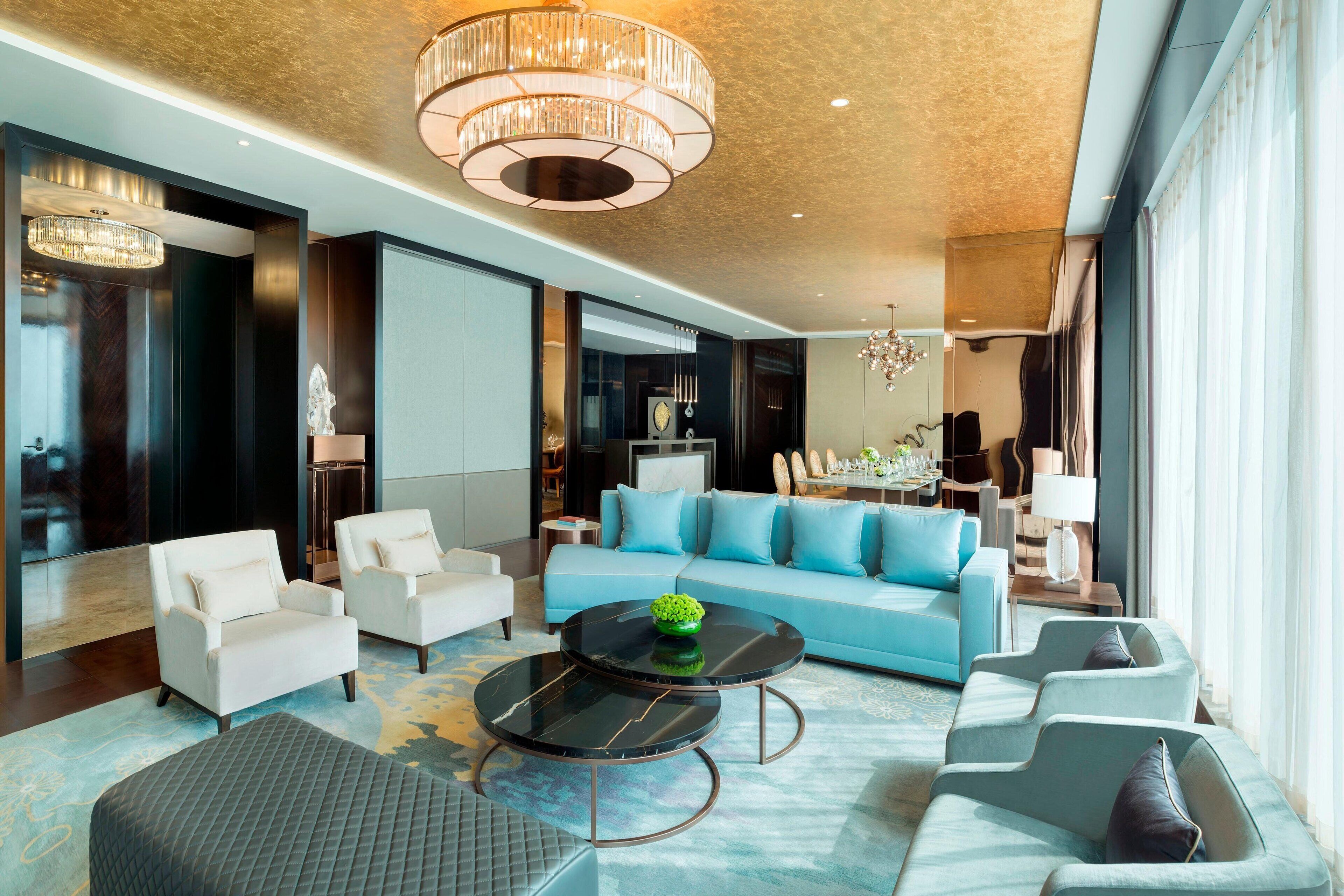 presidential suite, 1 king bed, lake view | living room | lcd tv, books