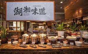 3 restaurants, breakfast, lunch, dinner served; international cuisine