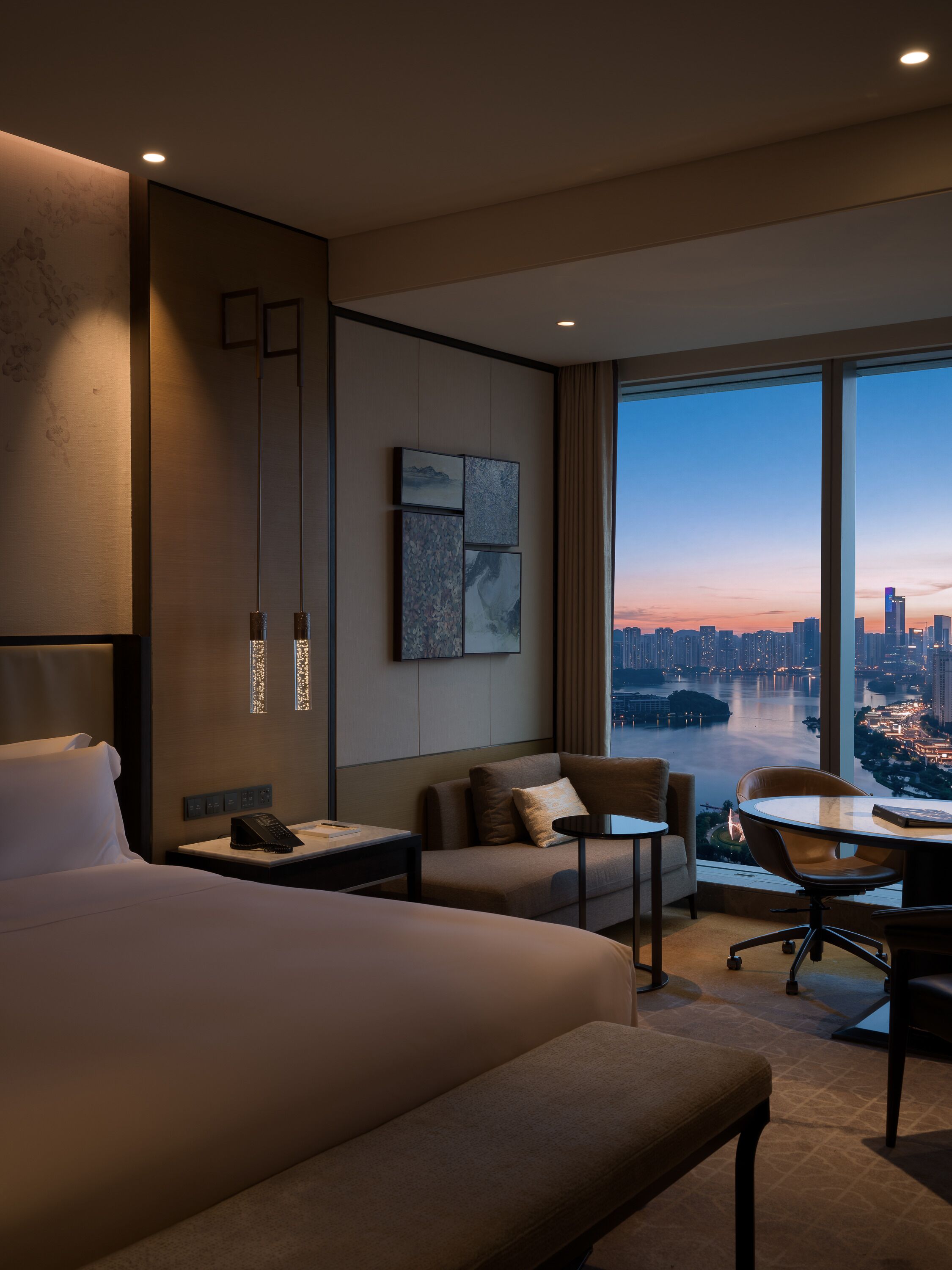 Room, 1 King Bed, Partial Lake View