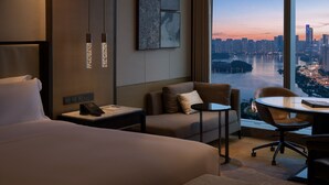 Room, 1 King Bed, Partial Lake View | Premium bedding, down comforters, pillowtop beds, minibar - Meixi Lake Hotel, A Luxury Collection Hotel, Changsha (Changsha)