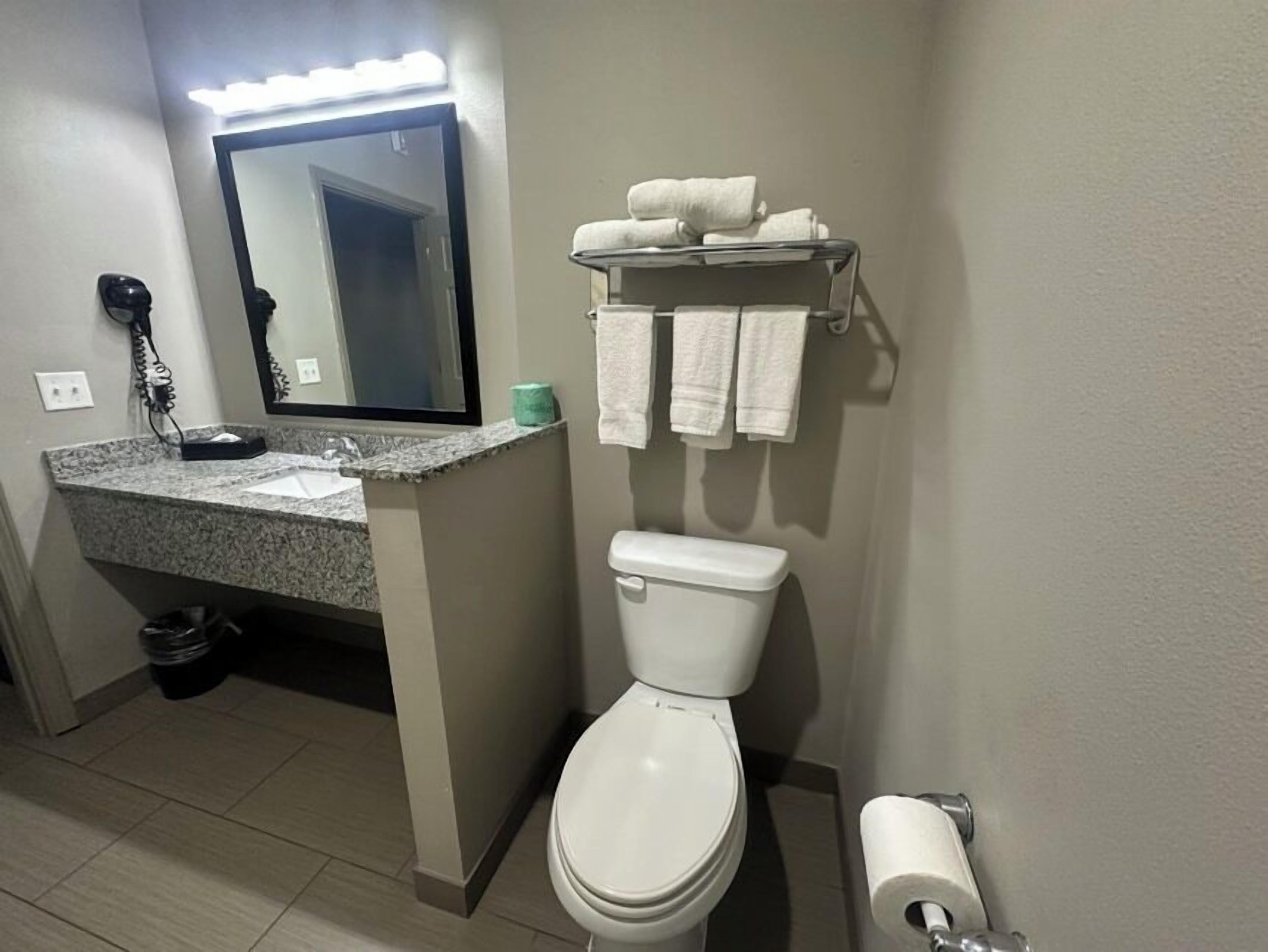 free toiletries, towels