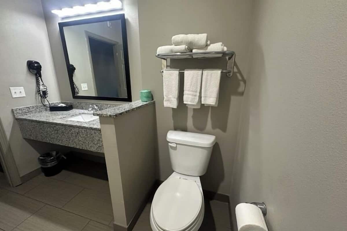 free toiletries, towels