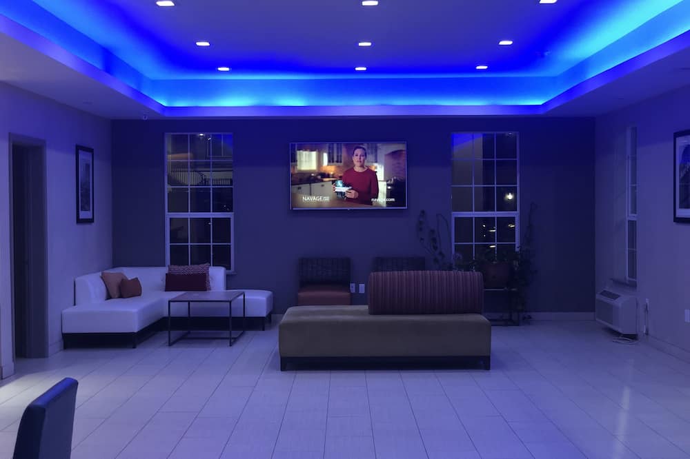 Catoosa Inn & Suites