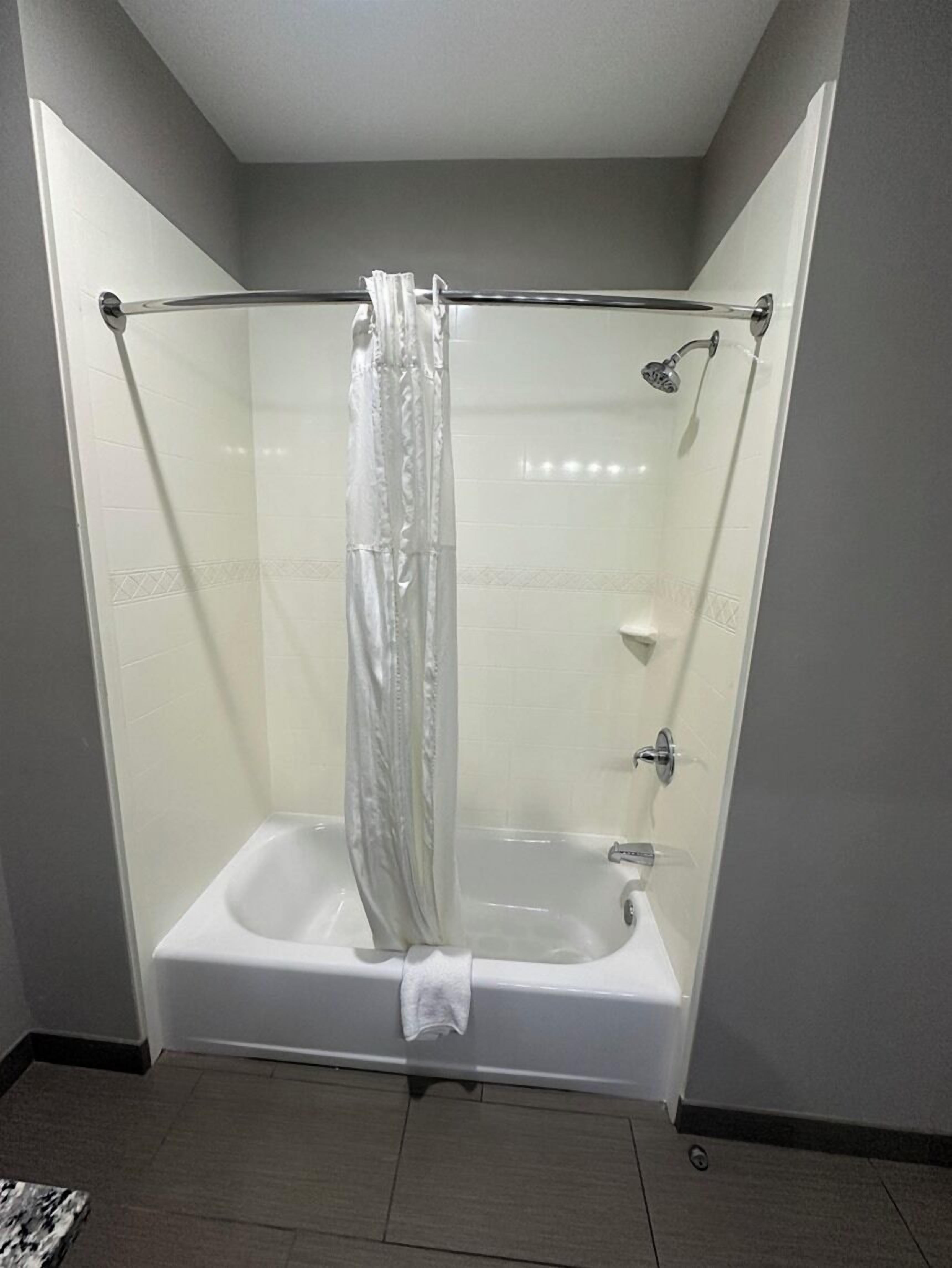 free toiletries, towels