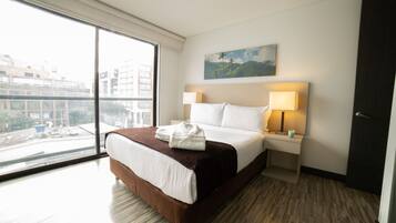 2 chambres, coffres-forts dans les chambres, bureau