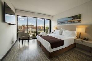Grand Suite | In-room safe, desk, laptop workspace, soundproofing - Hotel Espacio 94 (Bogotá)