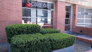 A building with a sign reading "Scala 68" and a brick facade. - Hotel Scala 68 (Bogotá)