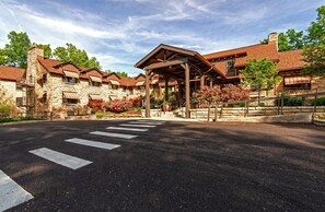 Property entrance - Cumberland Falls State Resort Park (Williamsburg)