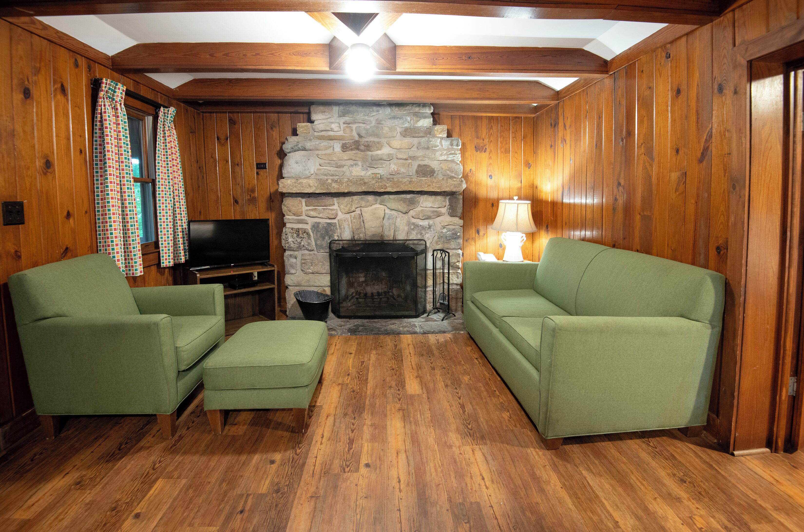 cabin, 1 bedroom (1 double bed) | living area | tv