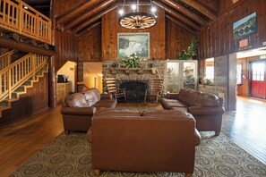 Lobby - Cumberland Falls State Resort Park (Williamsburg)