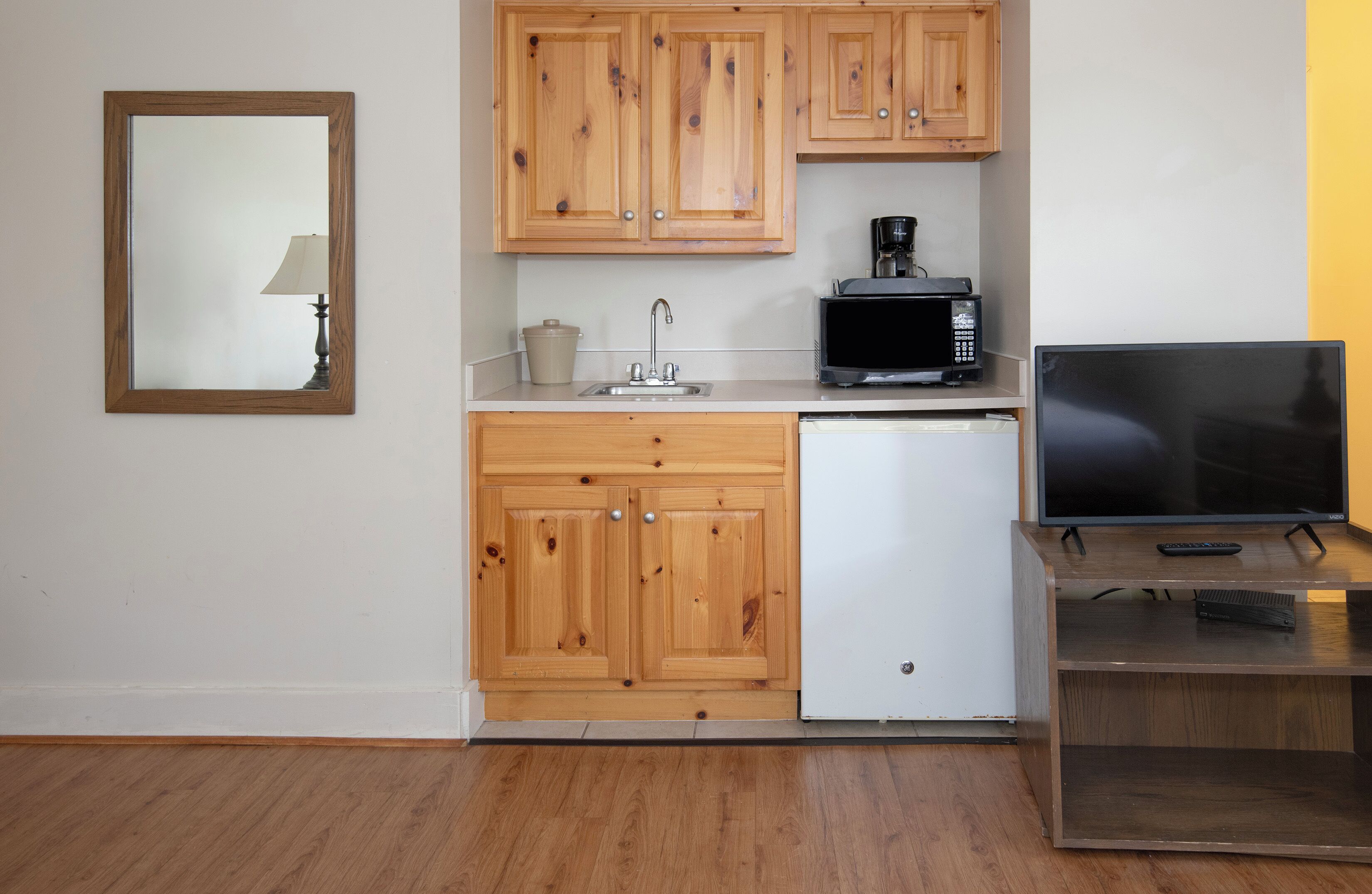 room, 2 double beds (woodland) | private kitchen | microwave, coffee/tea maker