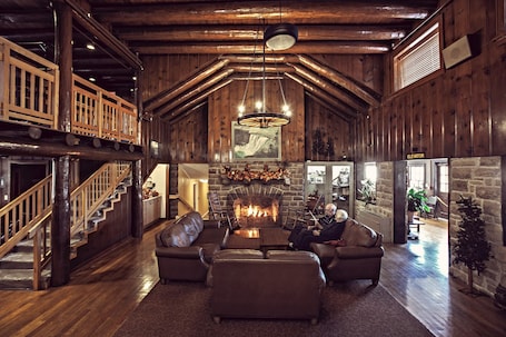Sala de estar en el lobby. Cumberland Falls State Resort Park