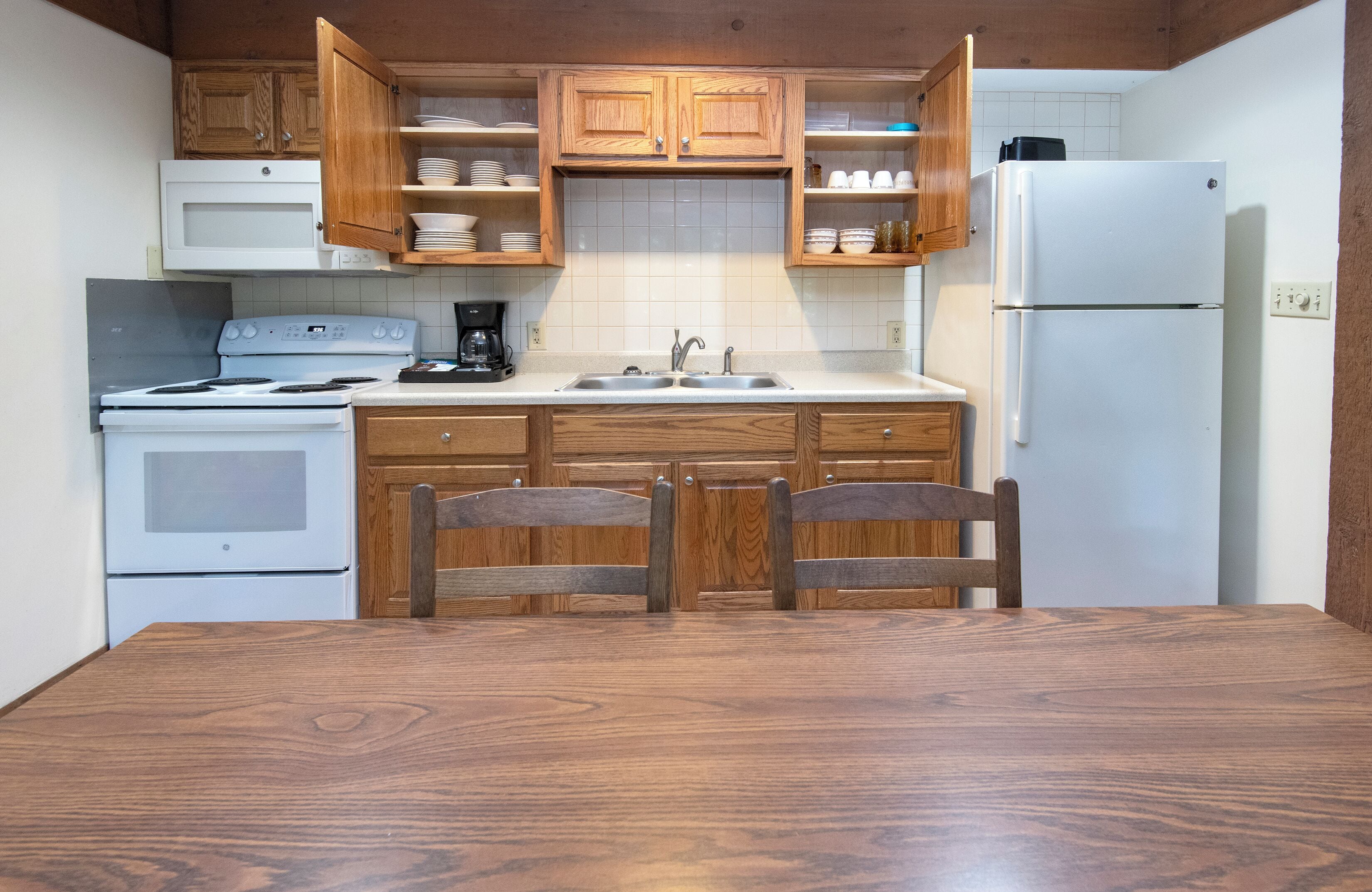 deluxe cabin, 2 bedrooms (4 queen beds) | private kitchen | microwave, coffee/tea maker