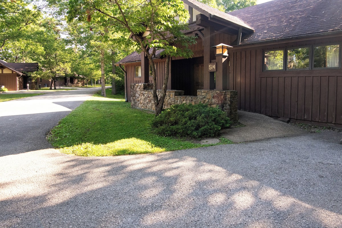 Deluxe Cabin, 2 Bedrooms (4 Queen Beds) | Street view