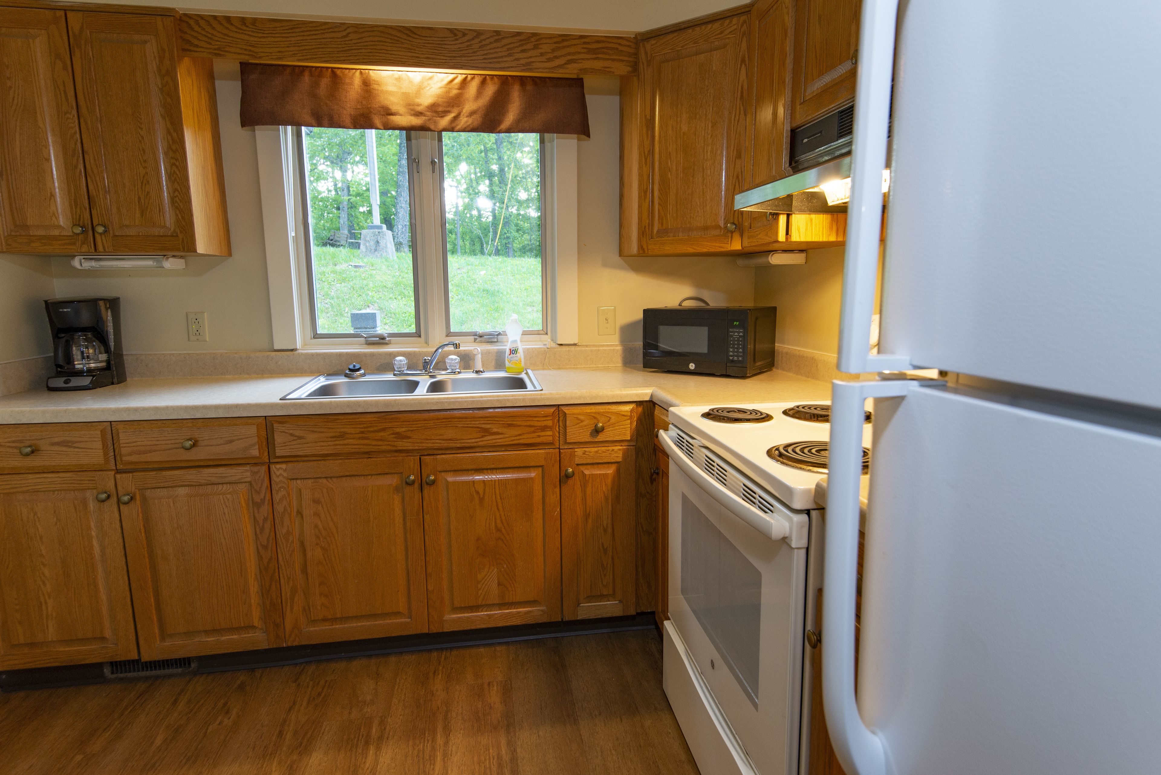 microwave, coffee/tea maker