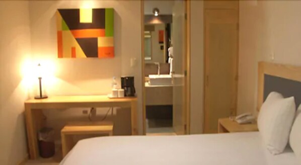 Standard Room | In-room safe, desk, iron/ironing board, free WiFi - Rymma Hotel (Morelia)