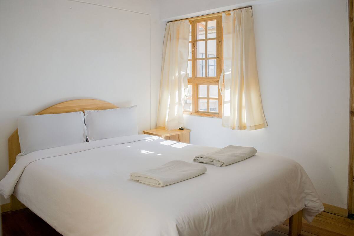 Couette en duvet d'oie, surmatelas, Wi-Fi gratuit, draps fournis