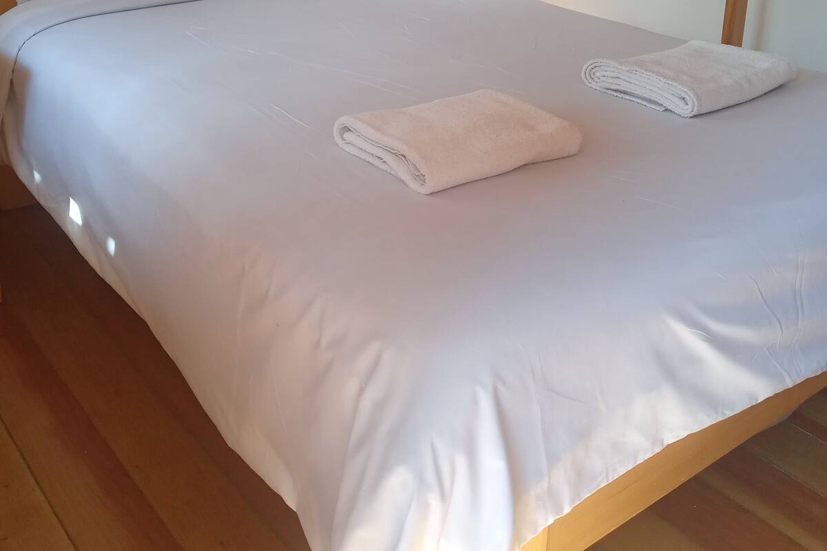 Chambre Lune de Miel | Couette en duvet d'oie, surmatelas, Wi-Fi gratuit, draps fournis