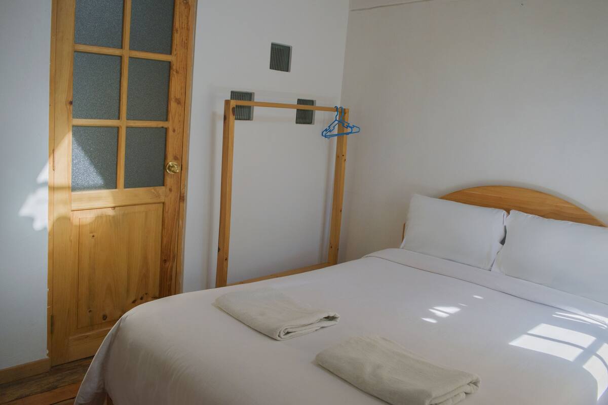 Couette en duvet d'oie, surmatelas, Wi-Fi gratuit, draps fournis