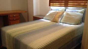 Economy Room, 1 Queen Bed | Desk, laptop workspace, bed sheets