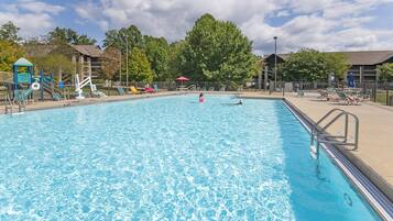 Kolam renang outdoor