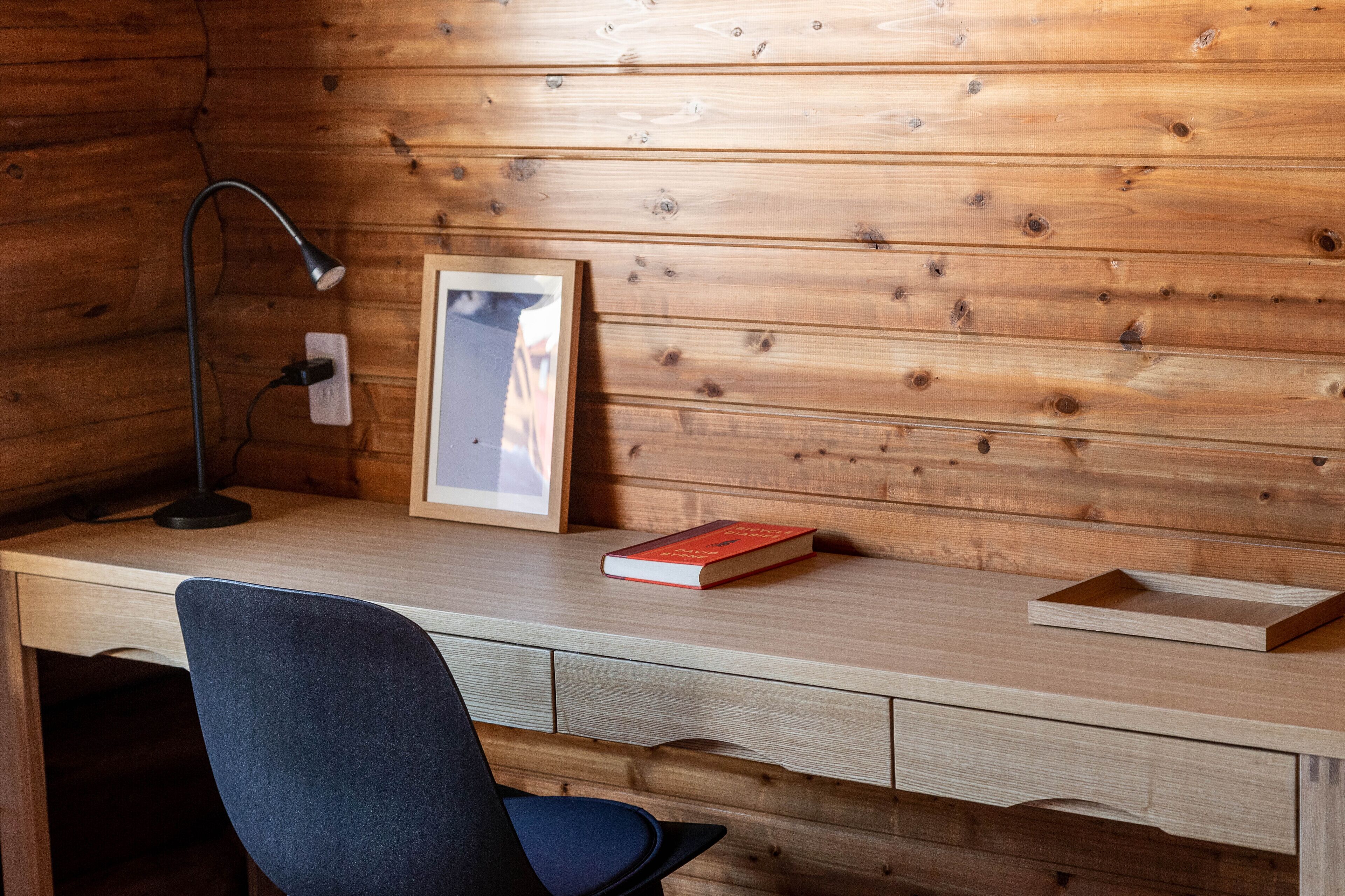 2 bedrooms, desk, free wifi, bed sheets